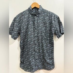 Unís Men's Short-Sleeve Button-Down Shirt in Navy Floral
